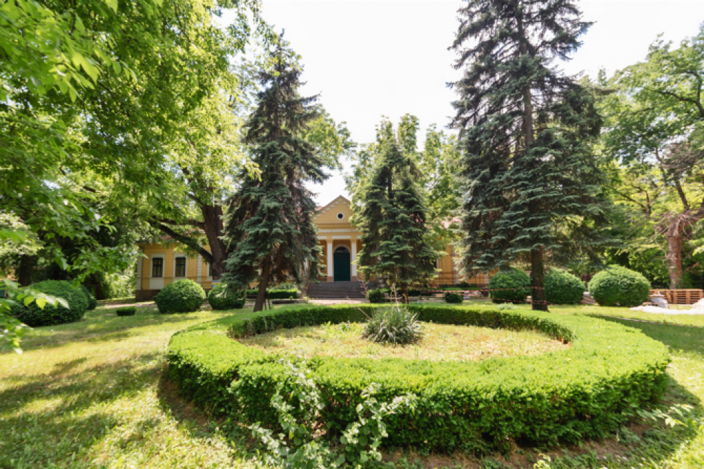 HAJDUČICA Za dvorac Damaskin se vezuje legenda iz knjige "Kamen u žitu"