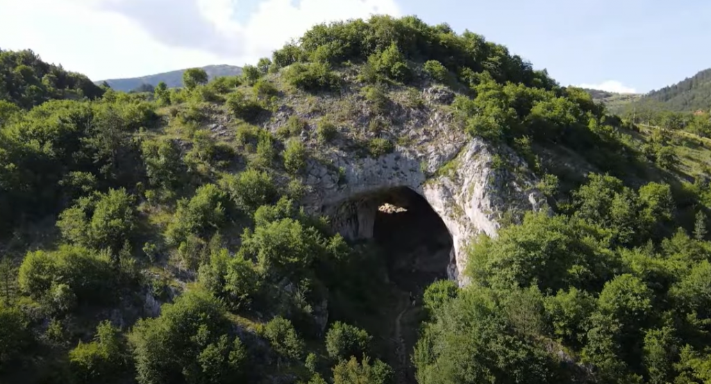 Pećina kao iz bajke: Prirodni biser na Zlatiboru prava je retkost srpskog turizma VIDEO