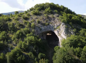 Pećina kao iz bajke: Prirodni biser na Zlatiboru prava je retkost srpskog turizma VIDEO