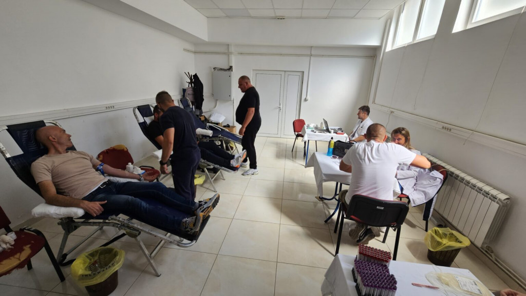 Dragocenu tečnost dali vatrogasci spasioci u Prijepolju, ove momke krasi velika plemenitost koju dele u najtežim trenucima