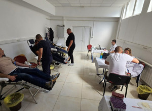 Dragocenu tečnost dali vatrogasci spasioci u Prijepolju, ove momke krasi velika plemenitost koju dele u najtežim trenucima