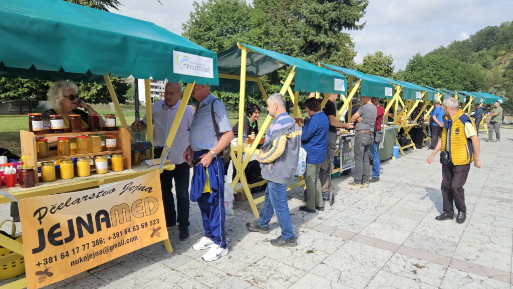 Oni su najbolji promoteri turizma u Prijepolju: Pčelari organizovali tradicionalni Sajam meda i okupili na stotine posetilaca