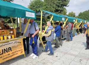 Oni su najbolji promoteri turizma u Prijepolju: Pčelari organizovali tradicionalni Sajam meda i okupili na stotine posetilaca