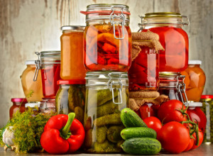 STARE ŽENE PRAVE NAJBOLJI PRELIV ZA TURŠIJU BEZ ESENCIJE: Hrskavo i kiselo povrće - neodoljiva zimnica