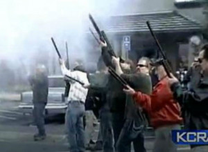 Srbima u Kaliforniji dozvoljeno da pucaju za Božić, Amerikancima se to baš dopada (VIDEO)