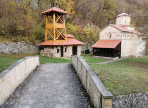 Skriven u šumi uz obalu Moravice, manastir Klisura jedan od najstarijih u Srbiji