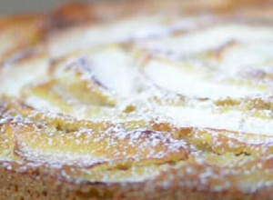 STARE DOMAĆICE PRAVE NAJSOČNIJU POSLASTICU: Torta od Jabuka i meda - recept vraća u detinjstvo