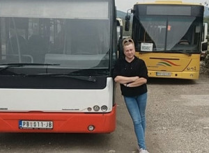 Svi su bili iznenađeni kad su za volanom ugledali nju: Gorica jedina žena koja vozi gradski autobus u Prijepolju