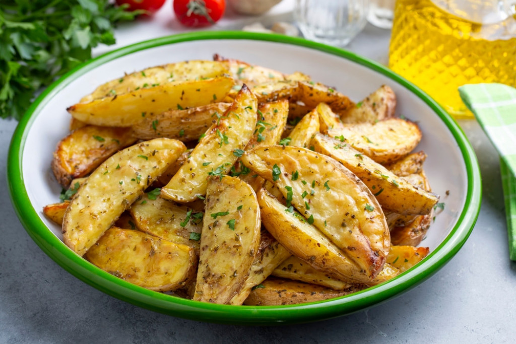 MANASTIRSKI KROMPIR: Recept za ukusno i sočno jelo-domaćice su poludele za njim