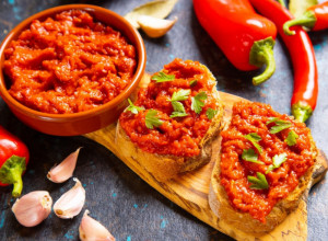 NAJLEPŠI DOMAĆI AJVAR: Provereni recept koji nema konkurenciju
