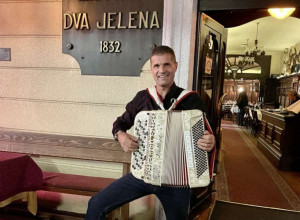 Pevač sa Zlatibora zove se - Omiljen, urnebesna anegdota koju i dan danas svi pamte je kad se udvarao jednoj devojci