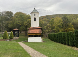 Ovo je manastir u kom se krst patrijarha Pavla čuva kao najveća svetinja: Podno Vujna izlečio se od tuberkuloze i započeo svoju duhovnu misiju