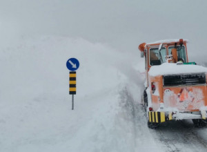 Metarski sneg presekao put između Ivanjice i Novog Pazara, saobraćaj u prekidu