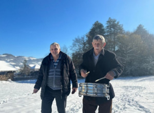 Suva pršuta i doboš u inat ljutoj zimi: Ovako planinski domaćini provode ledene dane u svojim selima - ne treba se žaliti, nekada su snegovi bili mnogo veći pa smo preživeli