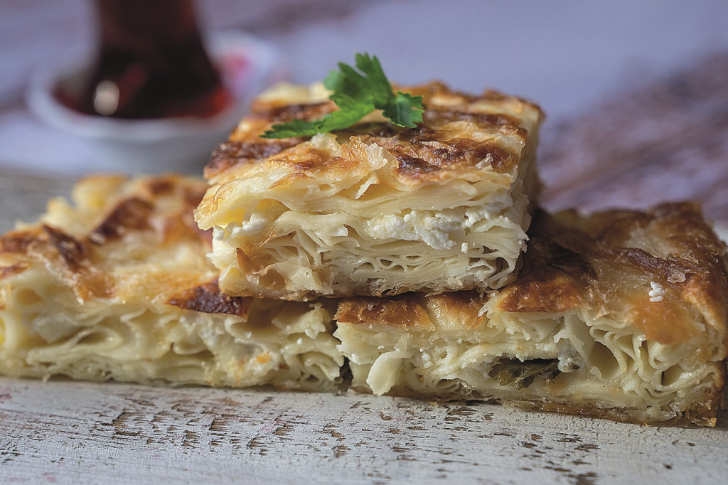 Gibanica iz bakine tepsije! Stari provereni domaći recept za najpoznatiju srpsku pitu koja se lako sprema