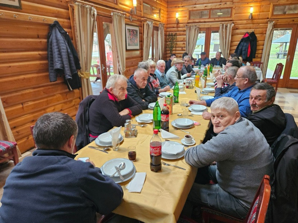 Došlo vreme da i oni odmore: Šest meseci čuvali su nebo nad Dragečevom i spasili na tone voća