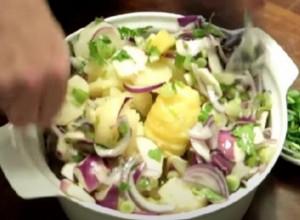 KROMPIR SALATA SA AROMATIČNIM ZAČINIMA: Najbolji prilog uz ribu - sočna, ukusna i lagana