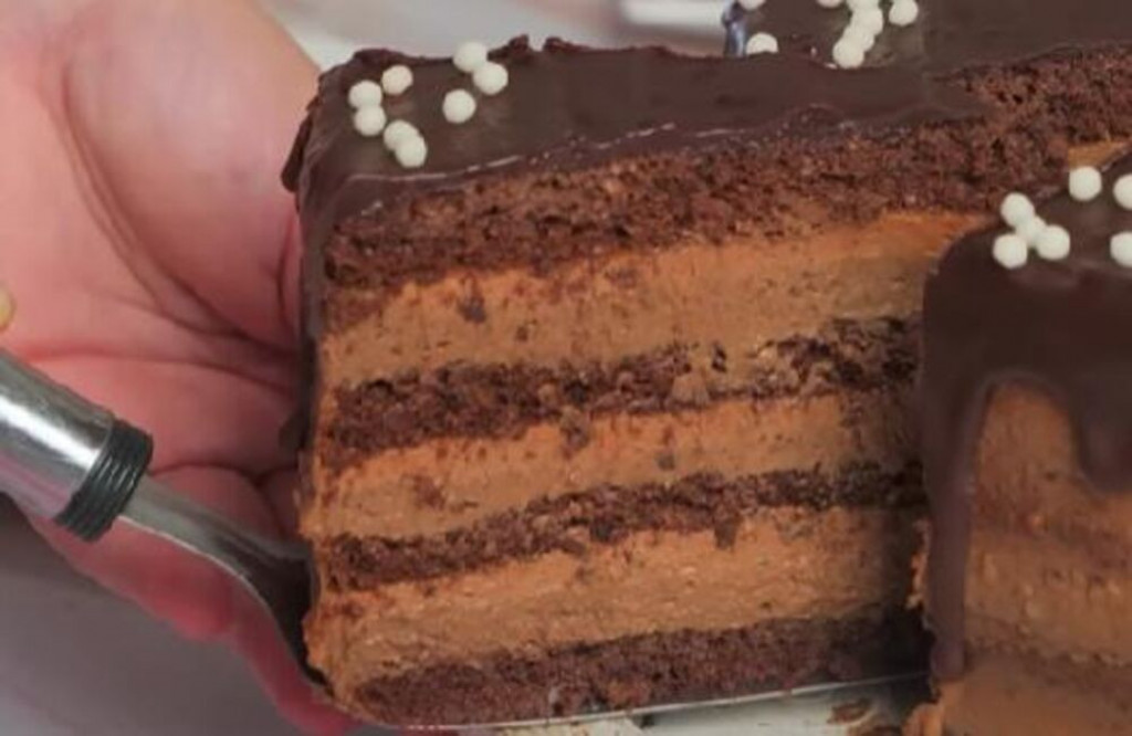 TORTA "DOBRA DOMAĆICA" NEMA KONKURENCIJU: Fil sa lešnikom, orasima i čokoladom - najbolja poslastica za praznike