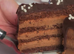 TORTA "DOBRA DOMAĆICA" NEMA KONKURENCIJU: Fil sa lešnikom, orasima i čokoladom - najbolja poslastica za praznike