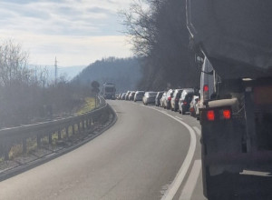 Kolaps kod Zlatibora, Beograđani krenuli kući: Nepregledna kolona vozila na putu ka srpskoj planini