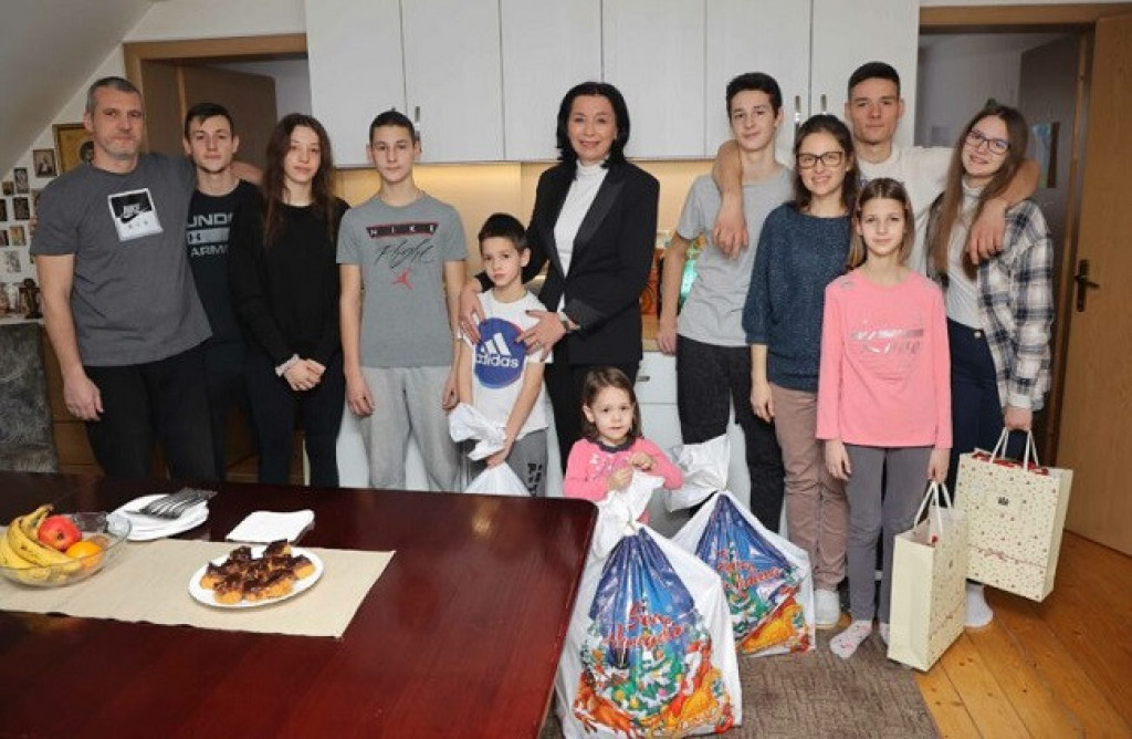 Anita i Uroš imaju devetoro zlatne dece: Iz velikog grada preselili se na selo i nikada se zbog toga nisu pokajali