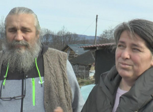SAVIĆI POSLE POLA VEKA ŽIVOTA U BEOGRADU OTIŠLI NA SELO: Srušili ŠTALU I napravili BAJKOVITU KUĆU, ovako žive! FOTO