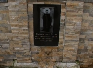 U skrivenom kutku Beograda, leči već 150 godina: Voda sa izvora Svete Petke svima pomaže!