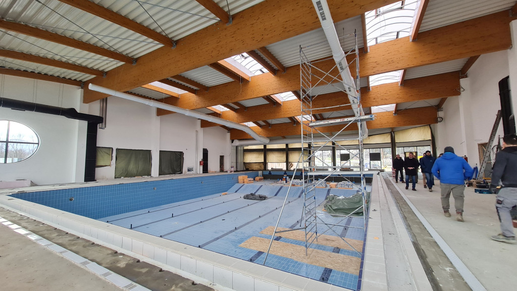 NAJVIŠE SE RADUJU MALIŠANI Radovi na izgradnji zatvorenog bazena u Gornjem Milanovcu u punom jeku, biće to jedinstven kompleks sa sadržajima za decu i odrasle (FOTO)