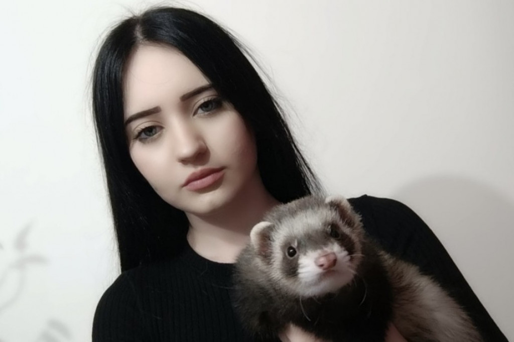 Svi se okreću kad ih vide: Andjela iz Ćuprije ima nesvakidašnjeg kućnog ljubimca, sama ga kupila sebi za svoj 18. rodjendan (FOTO)