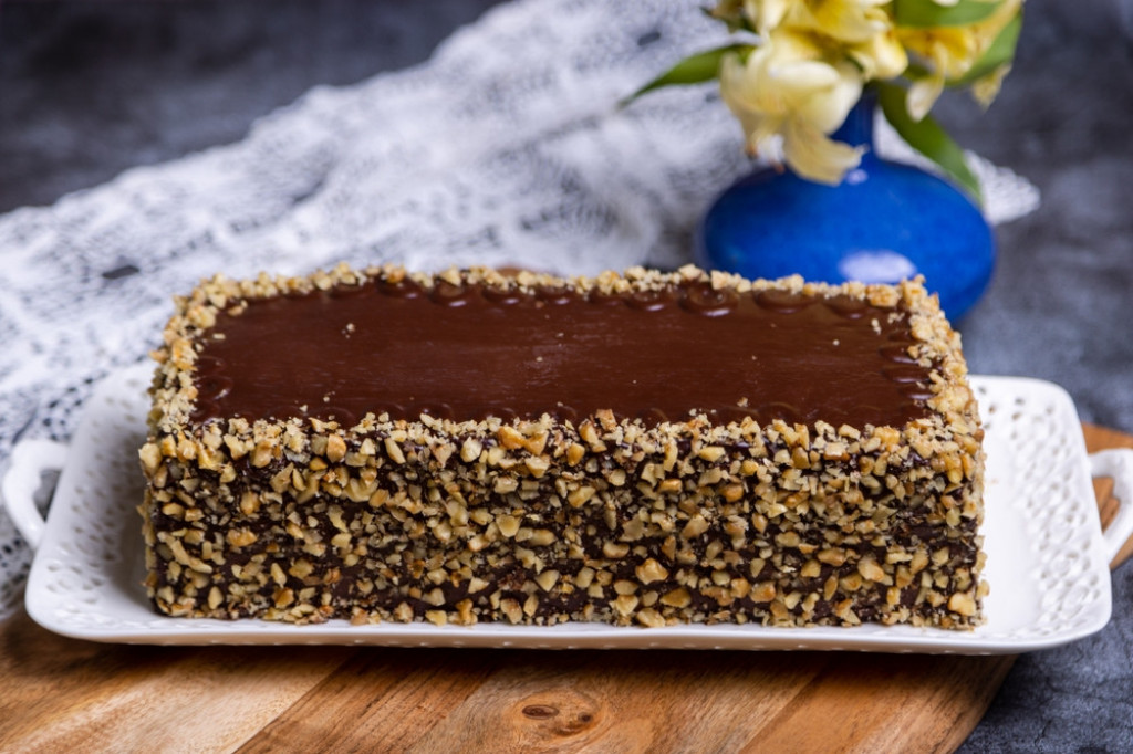 NAJLEPŠA POSLASTICA SA LEŠNIKOM ZA USKRS: Grilijaš torta - kremasta, raskošna, recept kakav samo može da se poželi