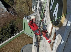 Maksim došao iz Rusije i bavi se industrijskim alpinizmom: Njegov tim ima pune ruke jer malo ko hoće ovaj opasan posao da radi