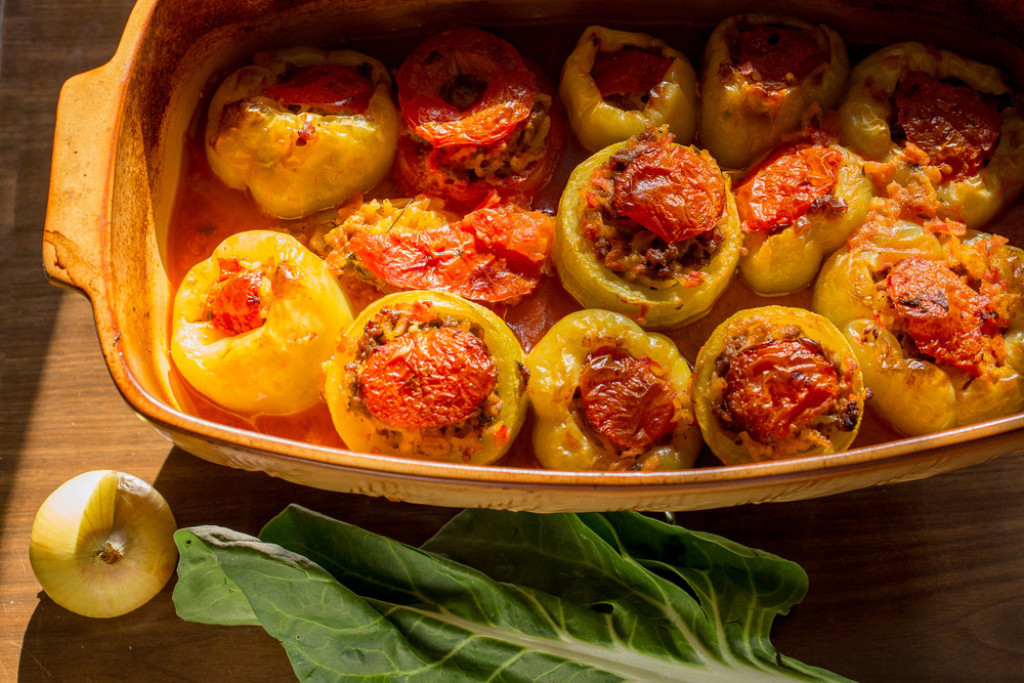 PUNJENE PAPRIKE NA KAFANSKI NAČIN: Izdašan ručak za celu porodicu, mogu da stoje i do 3 dana, a ukus obara s nogu