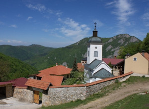 BISER SRPSKE SVETE GORE Manastir Sretenje je bio utočište Svetom Justinu, a danas se u njemu čuvaju ove vrednosti