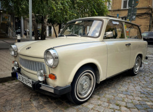 NEKADA JE BIO BEZVREDAN, DANAS KOŠTA BOGATSTVO Kolekcionari odlepili za Trabantom, cena otišla u nebesa