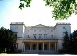 BELI DVOR PAMTI I CRNE DANE Kralj ga sagradio, a Tito uživao u njemu!