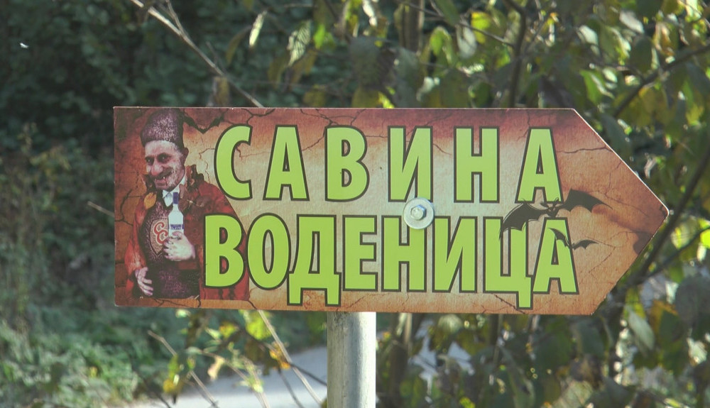 IZGLEDA DA VIŠE VOLE VAMPIRE Ljudi hrle u vampirsku vodenicu više nego u manastir u blizini!