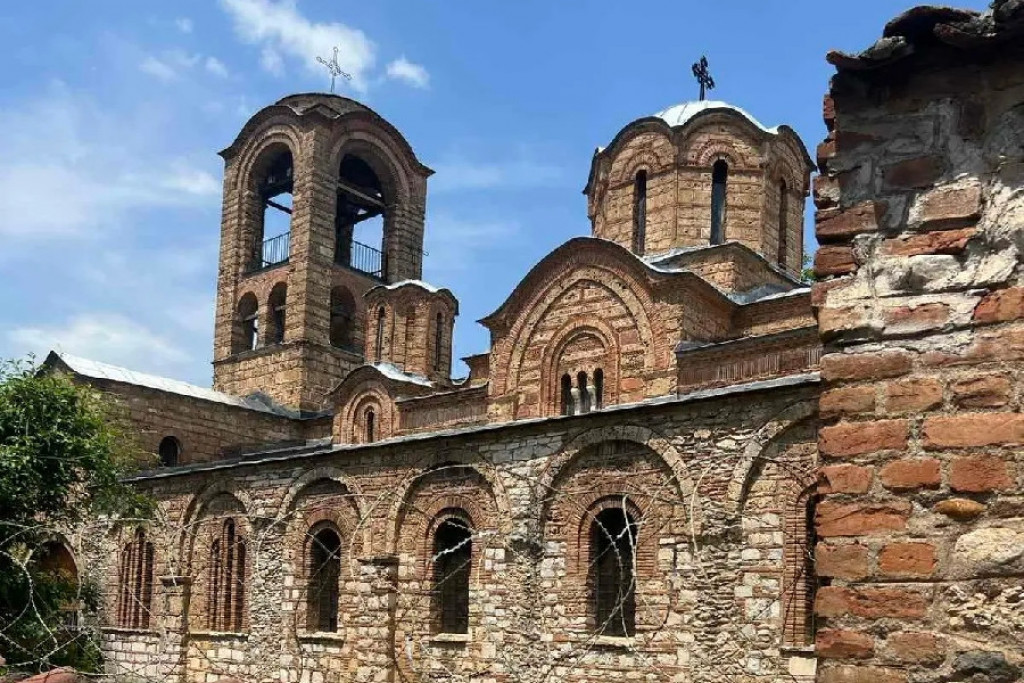 HTELI DA NAM UNIŠTE VEKOVE Bogorodica Ljeviška, ranjena lepotica vršnjakinja Notr Dama, paljena i skrnavljena ali i dalje prelepa! (FOTO)
