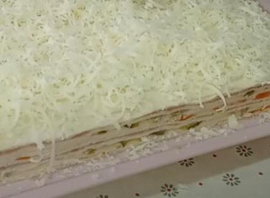 Omiljena slana torta sa tost hlebom za slavsku trpezu: Toliko je kremasta i ukusna da će gosti tražiti parče više