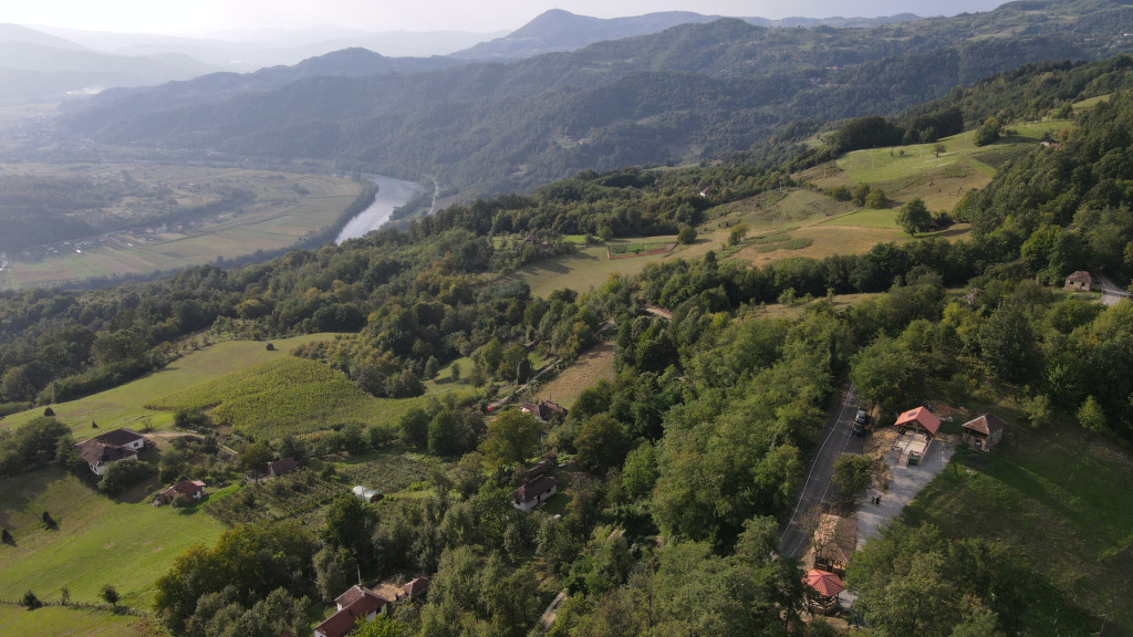 SKOČILE CENE ZEMLJIŠTA: Vidikovac Lokva među najatraktivnijim lokacijama u Zapadnoj Srbiji, prepun posetilaca iz čitavog sveta!