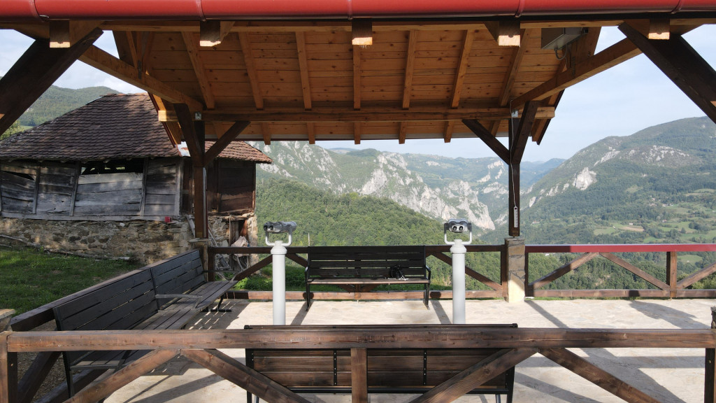 Vidikovac Lokva među najatraktivnijim lokacijama u Zapadnoj Srbiji, prepun posetilaca iz čitavog sveta