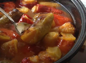 POSNE PUNJENE PAPRIKE NA VODI: Najlepše jelo za Uskršnji post - niko neće moći da im odoli, recept bez konkurencije