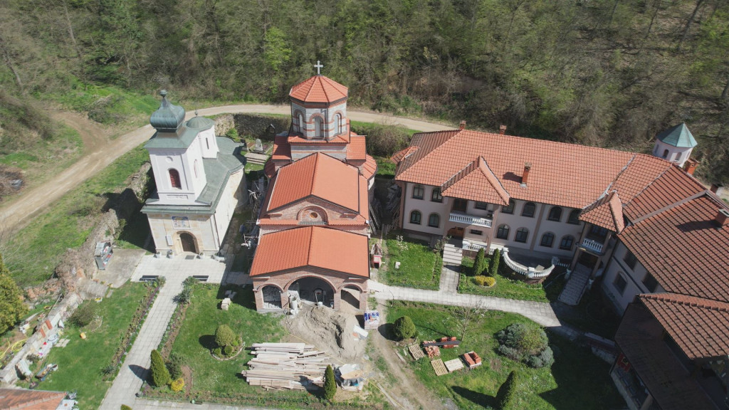 Ovo je srpska svetinja u kojoj se dešavaju čuda, u Miljkovom manastiru kod Svilajnca nalazi se posebna ikona Majke Božije (FOTO)