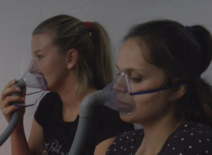 Vratili se na dedovinu i prvi pokrenili ovaj biznis u regionu: Dragojlovići iz sela Mijane imaju api-komore, po zdravlje na njihovo imanje dolaze mnogi Evropljani