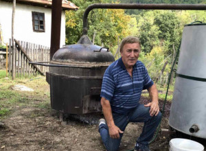NAJLEPŠA ZEMLJA Mokiju Srbija bolja od Švajcarske, a žene, rad i šljivovica ključ dobrog  zdravlje, uzbudljiva priča jednog Srbina (FOTO)