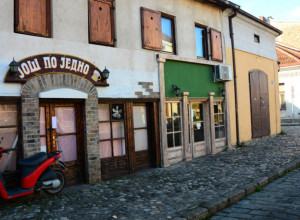 BAŠ SE I NE MIRIŠU Evo kako su neslane šale otuđile Šapčane i Valjevce