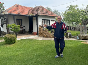 Ne bih ovaj pogled na Kablar menjao ni za pogled sa Ajfelovog tornja: Nastavnik muzike vratio se u rodno selo, Radovan u Gornjoj Gorevnici napravio pravi raj