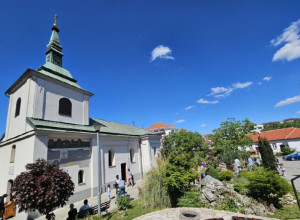 BEOGRAD SLAVI LAZAREVU SUBOTU Crkva svetog proroka Ilije u Mirijevu puna dece i ljudi (FOTO)