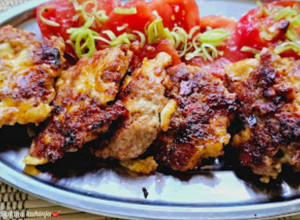 OVAKO U LESKOVCU SPREMAJU SOČNE MEDALJONE PUNJENE KAČKAVALJEM: Baka otkrila recept od kog polazi VODA NA USTA