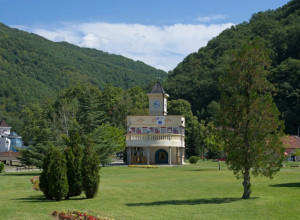 U OVOJ SRPSKOJ BANJI NOĆENJE KOŠTA MALO VIŠE OD 500 RSD: Nudi lekovite izvore, kulturni sadržaj i okružena je poznatim planinama