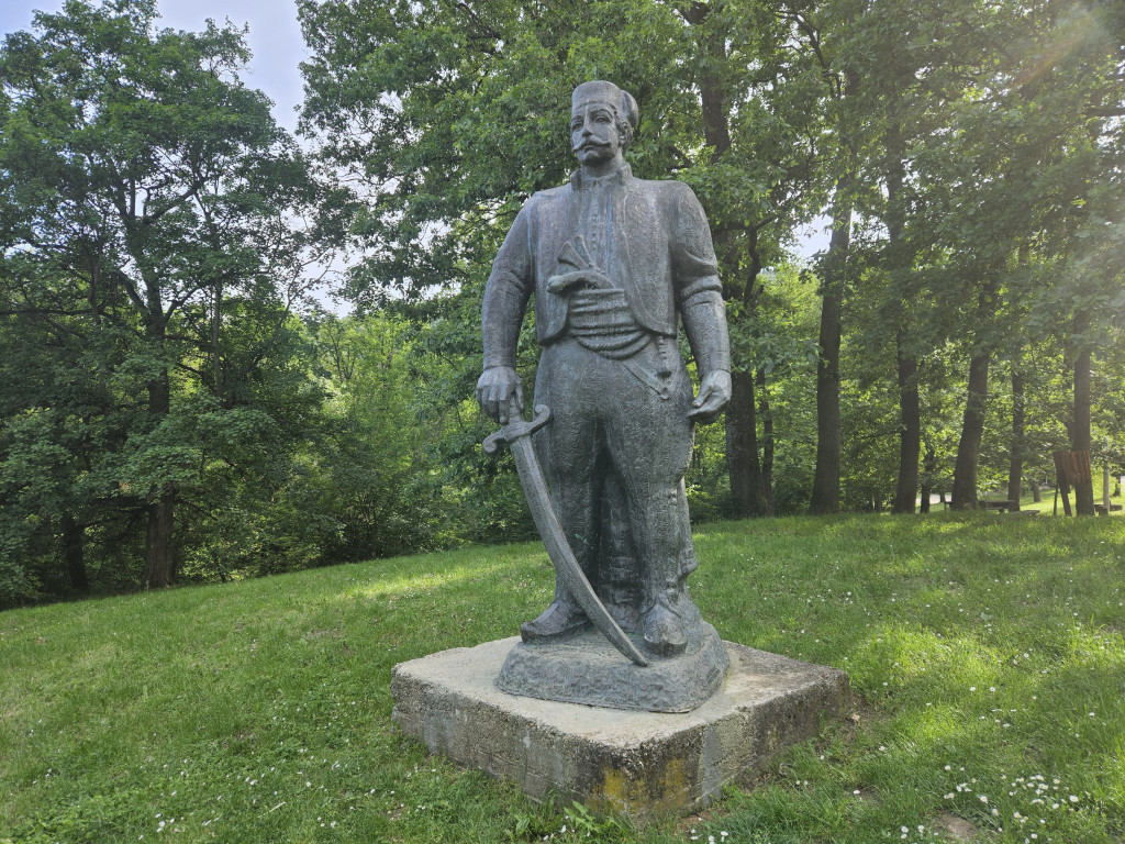 EVO KO JE BIO ZMAJ OD AVALE Spomenik Vasi Čarapiću nalazi se na ovoj planini i svedoči njegovom junaštvu (FOTO)